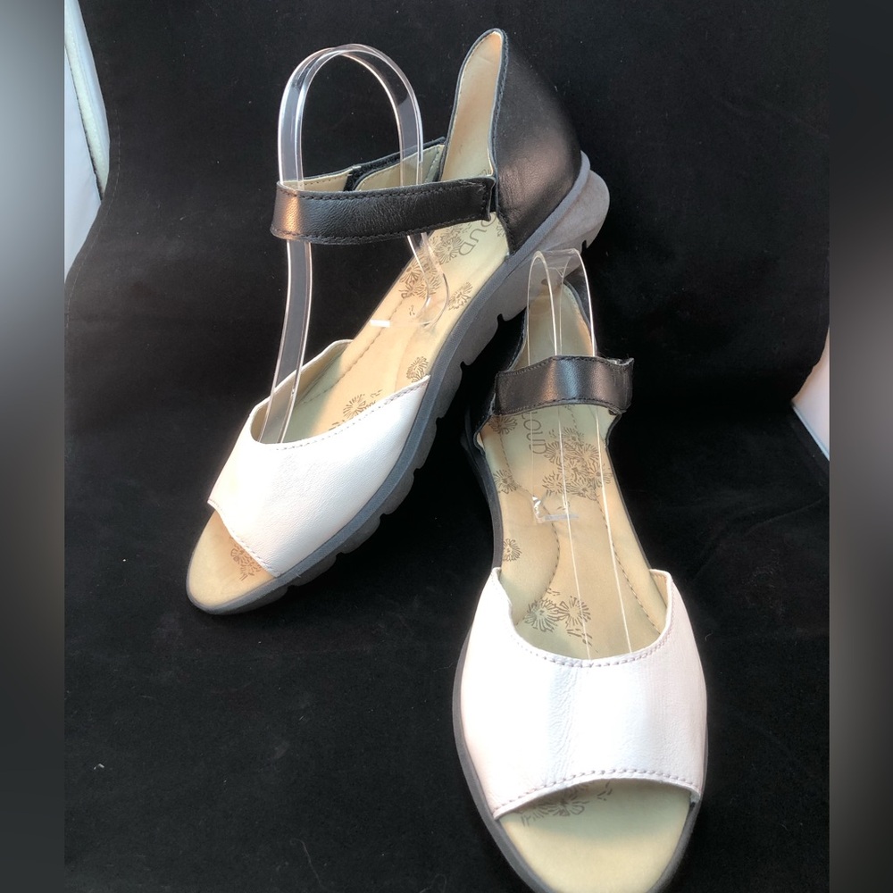 Women’s Two-Tone White and Black Comfort Slingback Flats